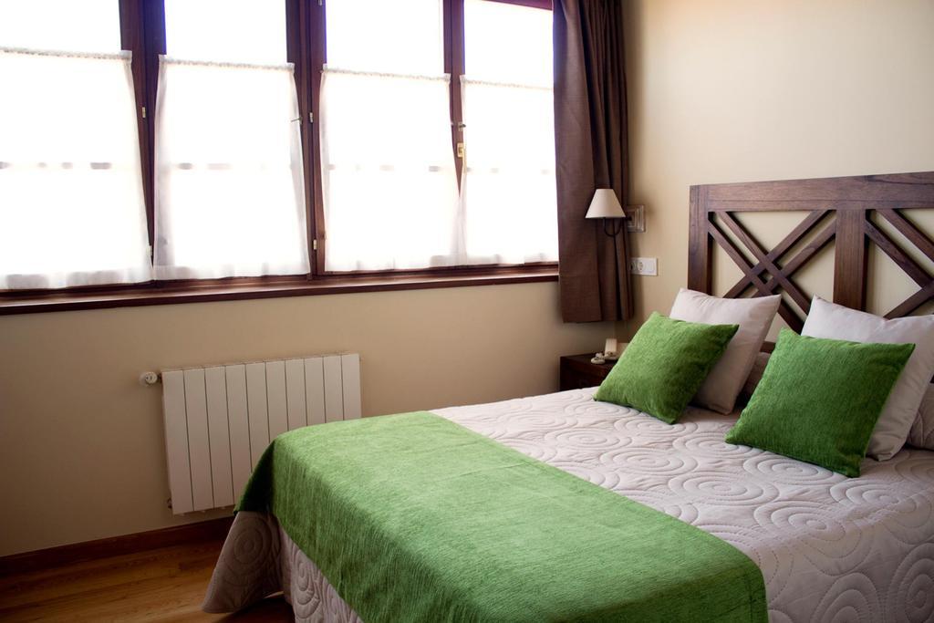 Hotel Y Apartamentos El Camin Po Room photo