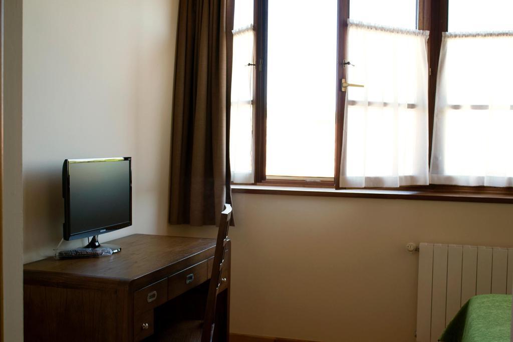 Hotel Y Apartamentos El Camin Po Room photo